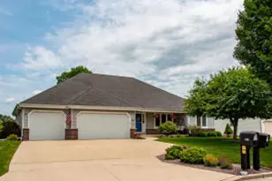 8160 S Lakeview Dr, Franklin, WI 53132 - Photo 1