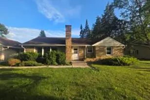 N81W16201 Robinhood Dr, Menomonee Falls, WI 53051 - Photo 1