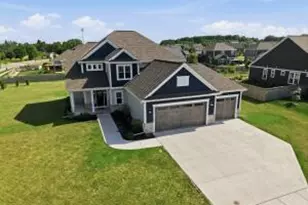 1079 Winterberry Ln, Grafton, WI 53024 - Photo 1