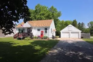 513 Randolph St, Mishicot, WI 54228 - Photo 1