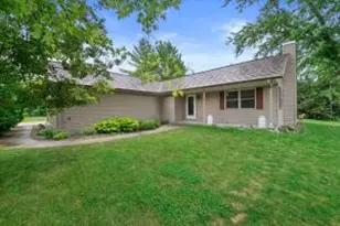 610 Green Bay Dr, Mayville, WI 53050 - Photo 1