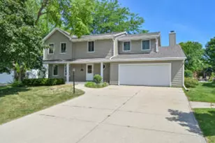 16280 W Heatherly Dr, New Berlin, WI 53151 - Photo 1