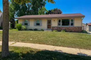 8642 S Fenway Ct, Oak Creek, WI 53154 - Photo 1