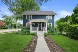 102 Woodland Ln, Oconomowoc, WI 53066 - Photo 1