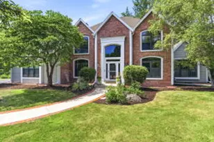 10105 N Parkside Ct, Mequon, WI 53092 - Photo 1
