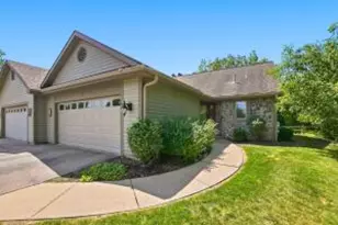 303 Parkview Ct, Hartland, WI 53029 - Photo 1