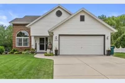 905 E Twin Oaks Dr, Oak Creek, WI 53154 - Photo 1