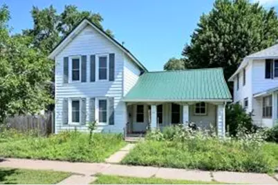 214  10th St, Winona, MN 55987 - Photo 1