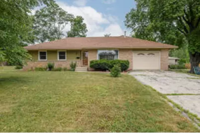 933  Parkview Ln, Mukwonago, WI 53149 - Photo 1