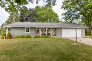 147 Hilldale Dr, Hartford, WI 53027 - Photo 1