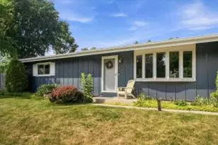 1632 Parkway Dr, Port Washington, WI 53074 - Photo 1