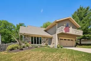 2814 Buckingham Ct, Waukesha, WI 53188 - Photo 1