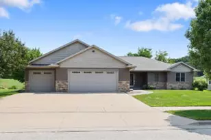 803 Granum St, Holmen, WI 54636 - Photo 1
