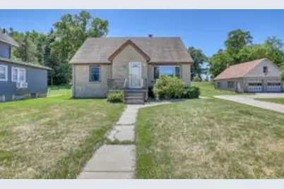 621 W Main St, Newburg, WI 53090 - Photo 1