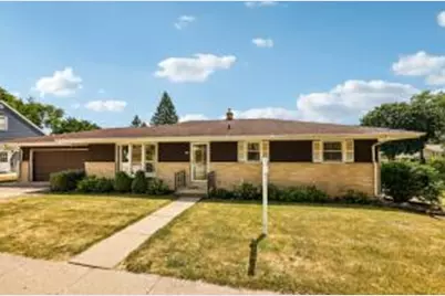 443  Park Ave, Burlington, WI 53105 - Photo 1