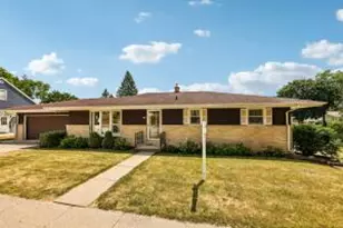 443 Park Ave, Burlington, WI 53105 - Photo 1