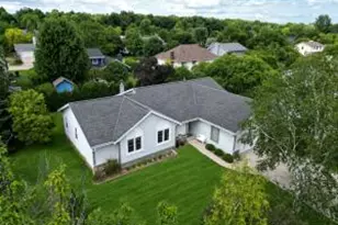 4130 W Thorncrest Dr, Franklin, WI 53132 - Photo 1