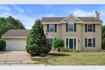 424  North Shore Ct, Pewaukee, WI 53072 - Photo 1