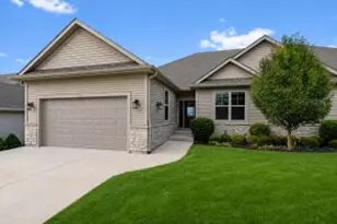 460 S Stone Rdg Dr, Lake Geneva, WI 53147 - Photo 1
