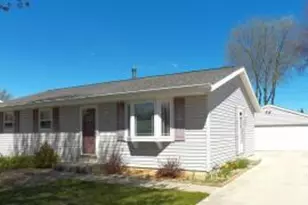 941 S 41st St, Manitowoc, WI 54220 - Photo 1