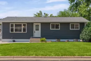 1512 Cliffview Dr, Holmen, WI 54636 - Photo 1