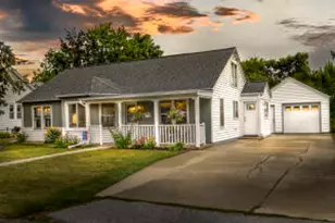 122 Elm St, Pewaukee, WI 53072 - Photo 1