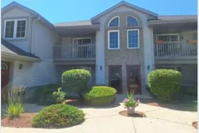 817  Quinlan Dr, Pewaukee, WI 53072 - Photo 1