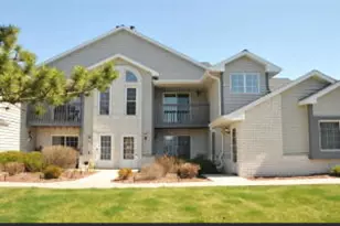W240N2566 E Parkway Meadow Circle, Pewaukee, WI 53072 - Photo 1