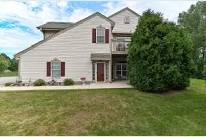 8634 S Roxbury Way, Oak Creek, WI 53154 - Photo 1