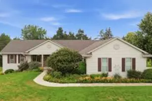 4820 W Alesci Dr, Franklin, WI 53132 - Photo 1