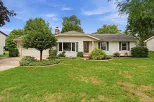 16010 W Cynthia Dr, New Berlin, WI 53151 - Photo 1