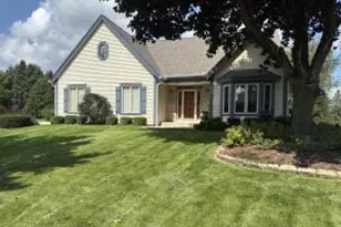 680 River Meadow Dr, Hartland, WI 53029 - Photo 1