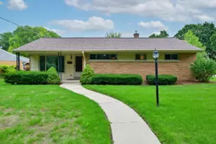 8143 W Raymond Ln, West Allis, WI 53219 - Photo 1