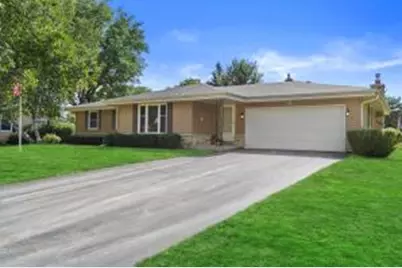 W222N2281  Glenwood Ln, Pewaukee, WI 53186 - Photo 1