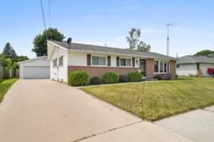 2015 Richmond Ave, Manitowoc, WI 54220 - Photo 1