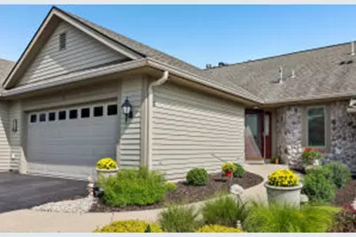 526  Oak Ridge Dr, Hartland, WI 53029 - Photo 1