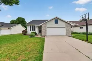 467 Sherbrooke Dr, Sun Prairie, WI 53590 - Photo 1