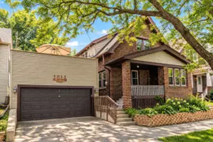 1811 N Astor St, Milwaukee, WI 53202 - Photo 1