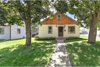 425  Maple Ave, Hartford, WI 53027 - Photo 1