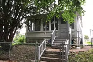 2464 W Lloyd St, Milwaukee, WI 53205 - Photo 1