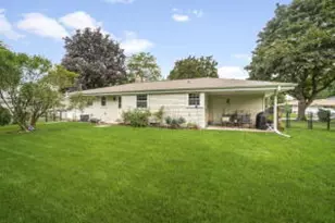 5234 Roberts Dr, Greendale, WI 53129 - Photo 20