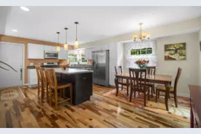 5234  Roberts Dr, Greendale, WI 53129 - Photo 6