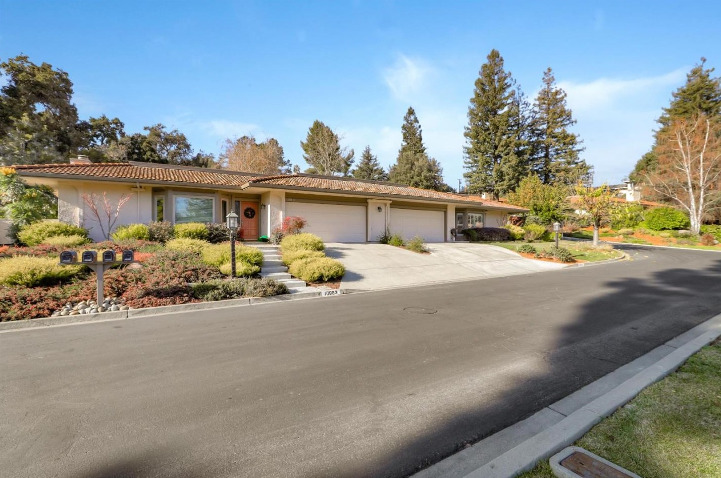 10873 Canyon Vista Dr, Cupertino, CA 95014-3908