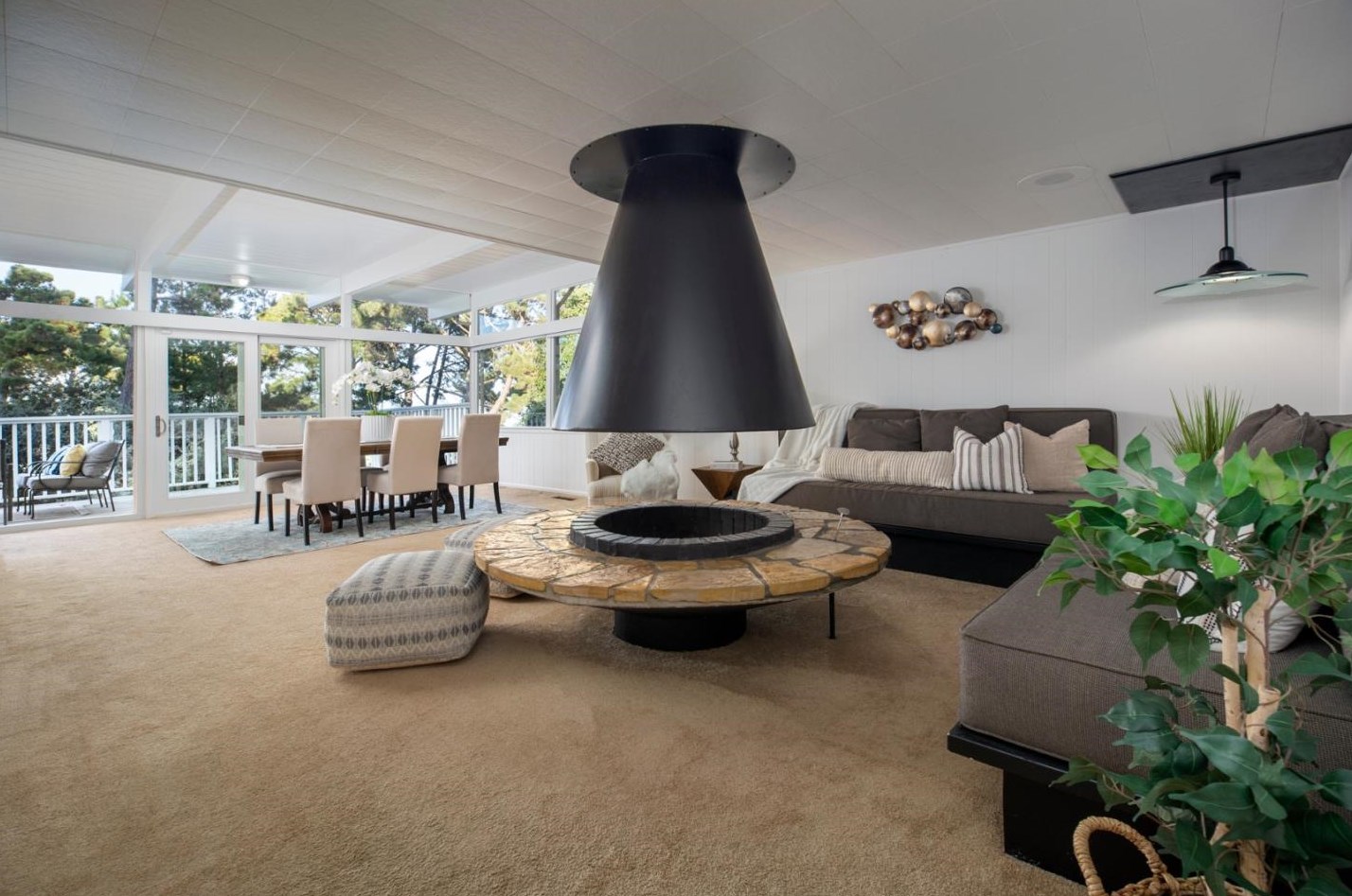 2 Cielo Vista Dr, Monterey, CA 93940-6004