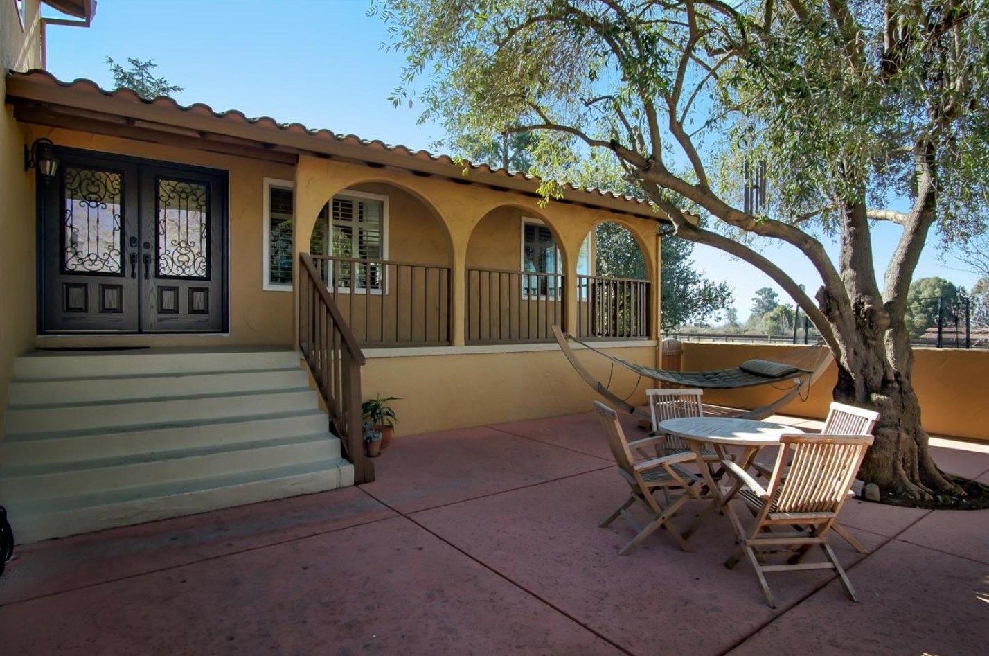 221 Mcmahon Rd, Hollister, CA 95023