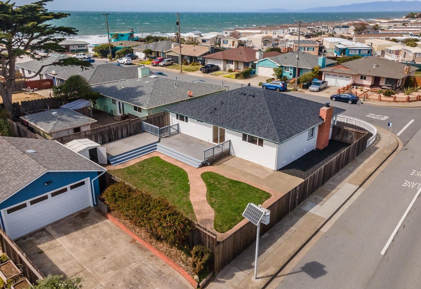 105 Shoreview Ave, Pacifica, CA 94044-2230