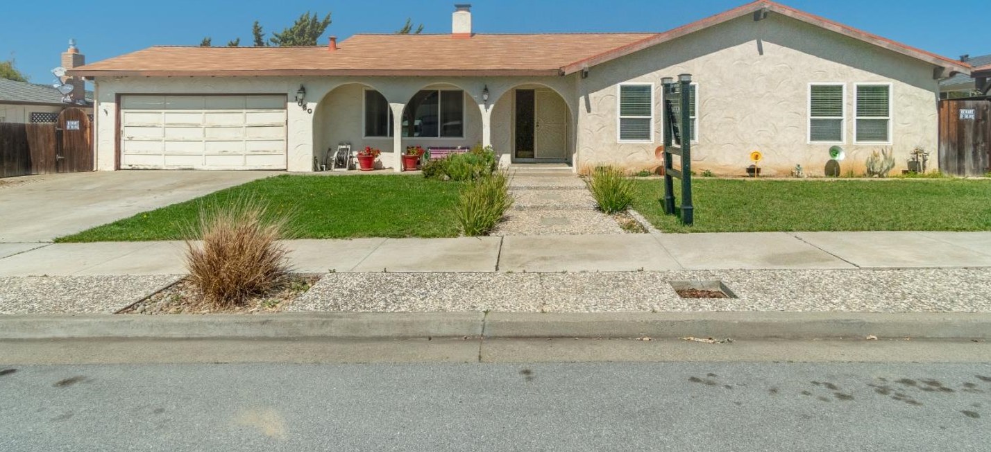 1080 Oak St, Hollister, CA 95023