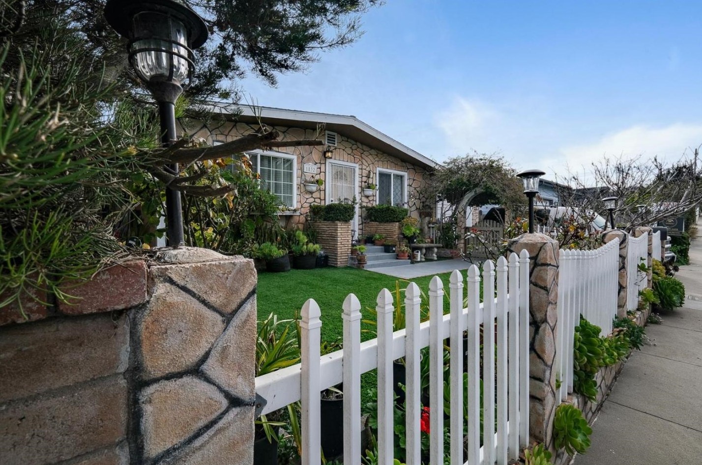 1832 Luxton St, Seaside, CA 93955-3222