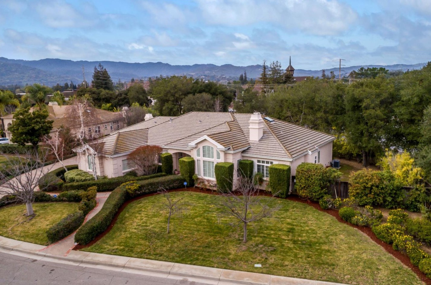 19360 Kerwin Ranch Ct, Saratoga, CA 95070-5175