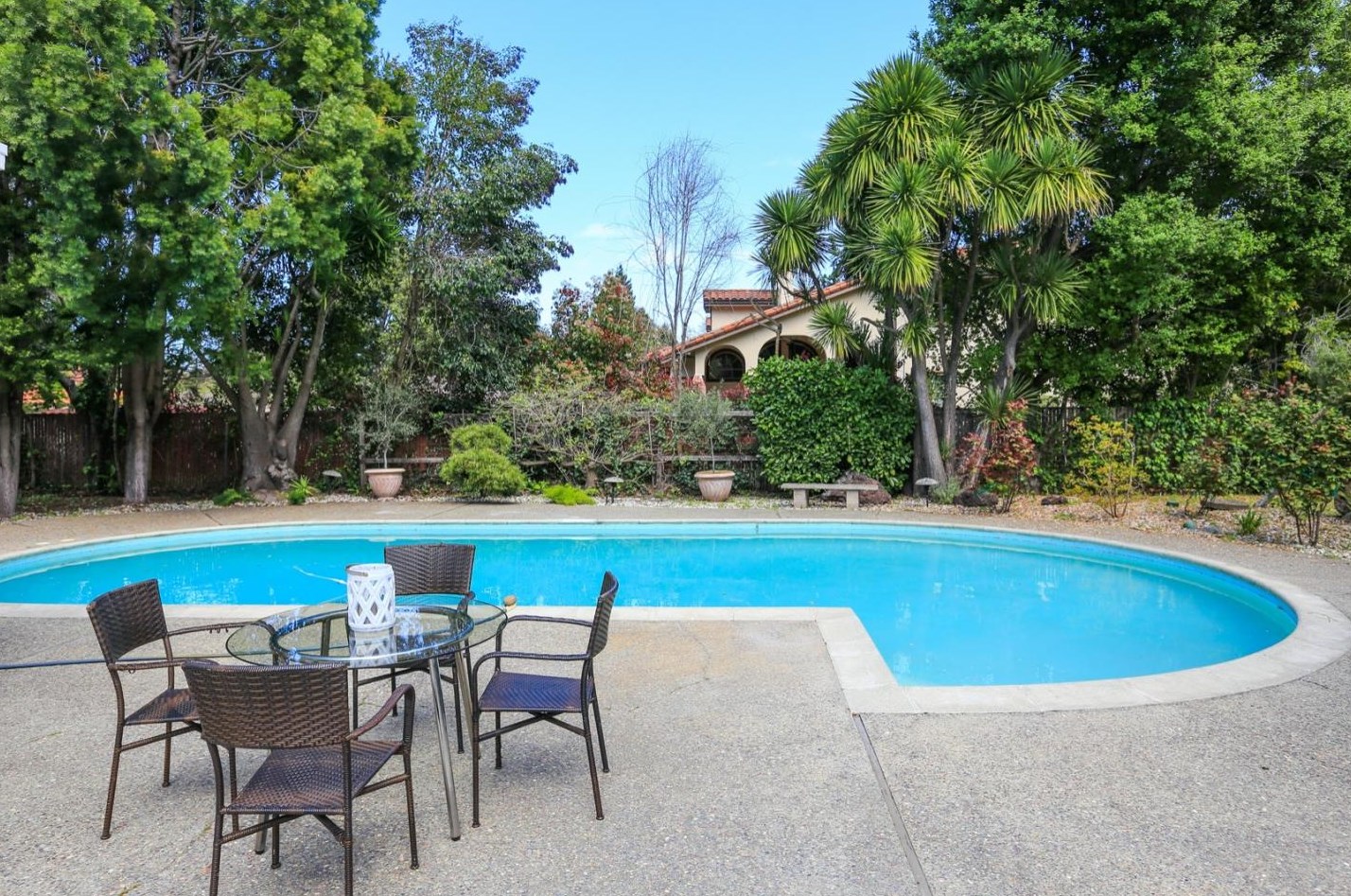 40 Selby Ln, Menlo Park CA  94027-3926 exterior